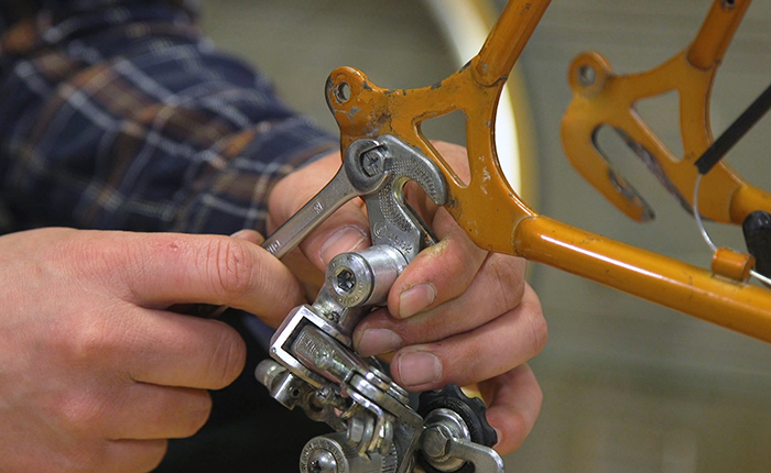 How to Clean and Polish Your Bike's Rear Derailleur
